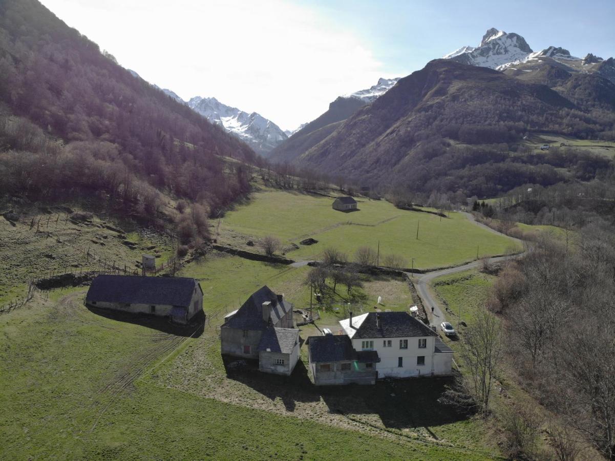 Aux D'Estaing Croises, Gite De Montagne Accessible A Tous Bagian luar foto
