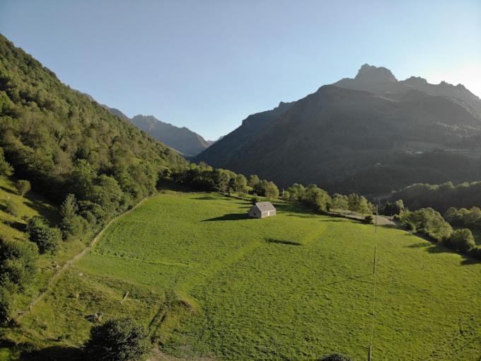 Aux D'Estaing Croises, Gite De Montagne Accessible A Tous Bagian luar foto