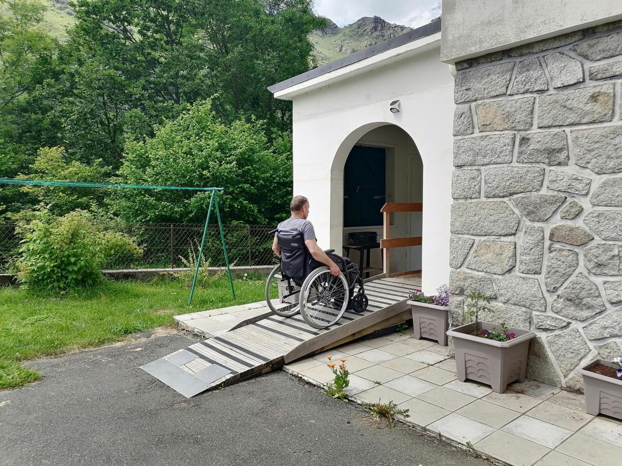 Aux D'Estaing Croises, Gite De Montagne Accessible A Tous Bagian luar foto